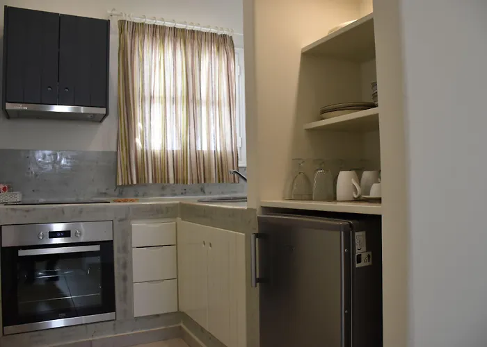 De_naxia Περίσσα